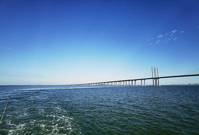 青島膠州灣海底管道浮拖安裝工程順利完工