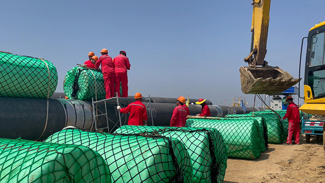 青島膠州灣海底管道浮拖安裝工程順利完工（gōng）