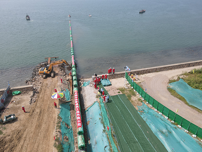 青島膠州灣（wān）海底管道浮拖安裝工程順利完工
