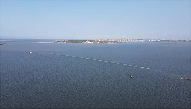 青島膠州灣海（hǎi）底管道浮拖安裝工程順利完工