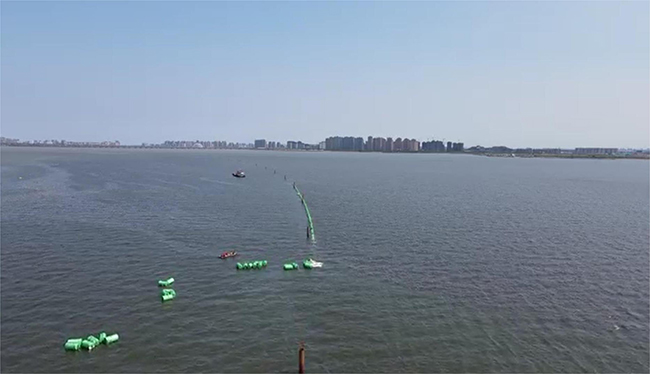 青（qīng）島膠州灣海底管（guǎn）道浮拖安裝工程順利完工