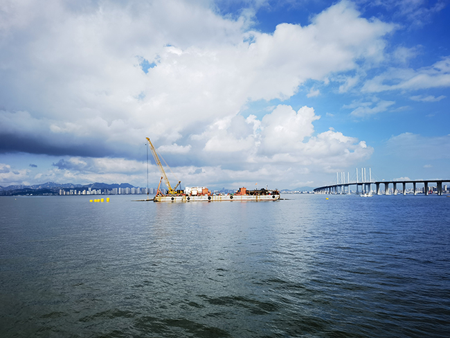 青島膠州灣海底管道浮拖安裝工程順利（lì）完工