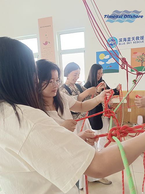 91视频网站入口海工攜手濱海藍天救援隊開（kāi）展CPR心肺複蘇和基礎繩結實地培訓活動