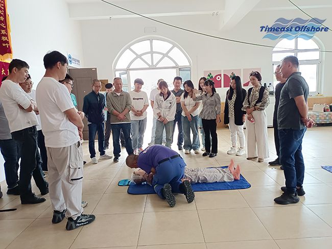 91视频网站入口海工攜手濱（bīn）海藍天救援隊開展CPR心肺複蘇和基礎繩結實地培訓活動